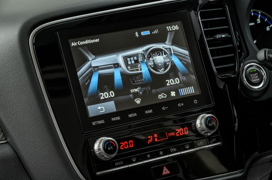 Детали интерьера Mitsubishi Outlander 2020 года  (ZA) (фото 24 из 40)